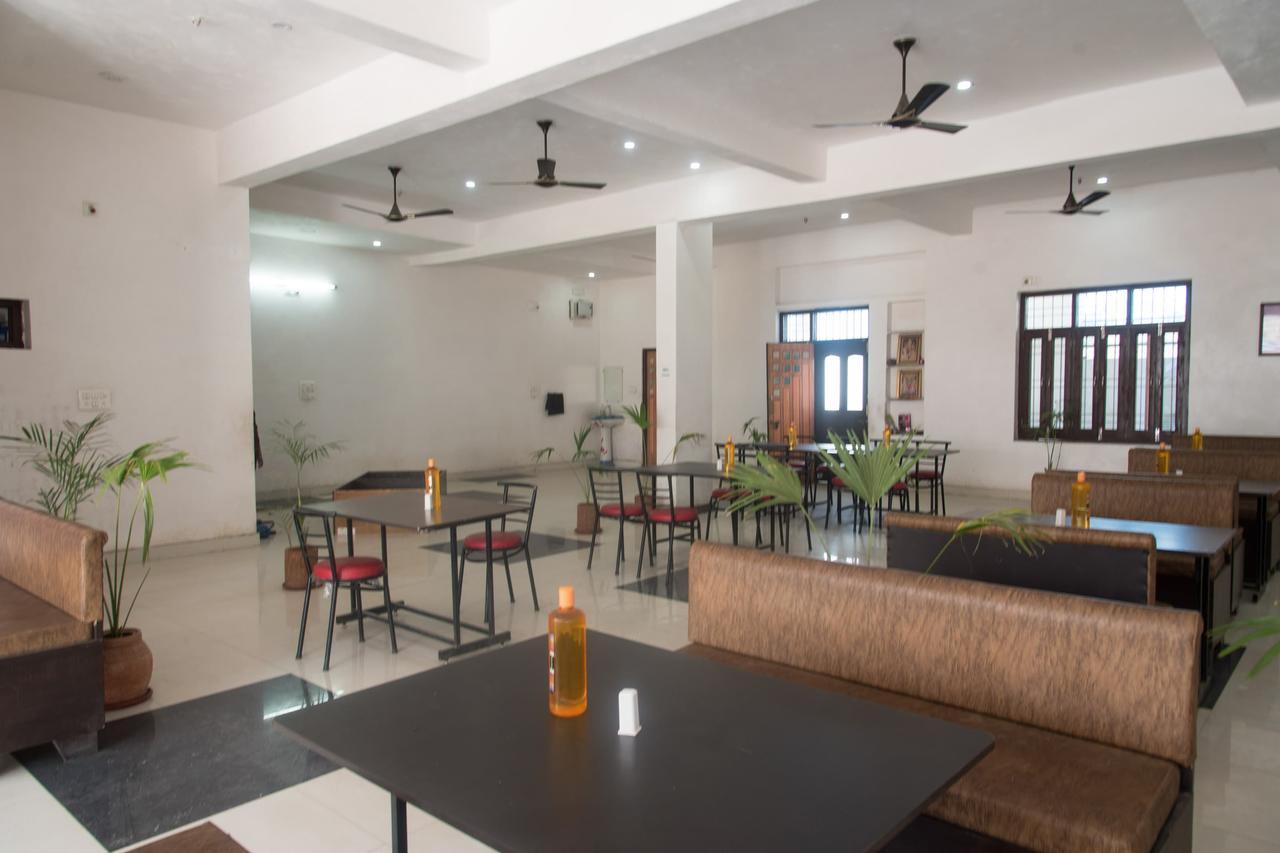 Oyo 11743 Hotel Shree Krishna Udaipur Kültér fotó